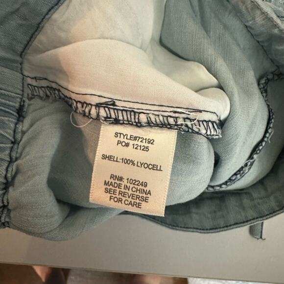 NEW Skies are Blue Streets with No Name Embroidered Tencel Shorts Size Medium - Picture 7 of 8